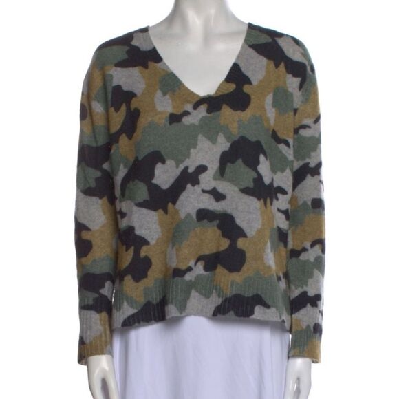 360 Cashmere Sweaters - 360 Cashmere Nanette Womens
100% Cashmere Camo Crew Neck Sweater Small
